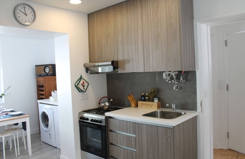 Beato Apartment | Top-Rated Mother God Guest House with Breakfast & Kitchen