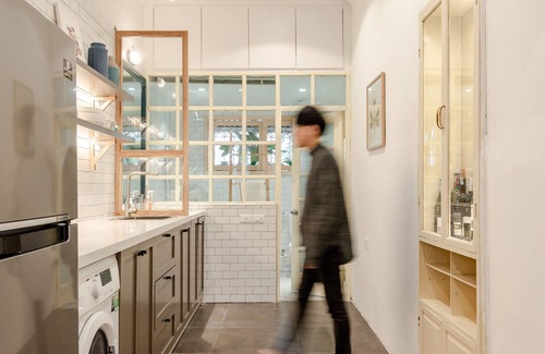 Hang Bai Apartment | Discover MotNua: Lake View Studio in Central Hanoi