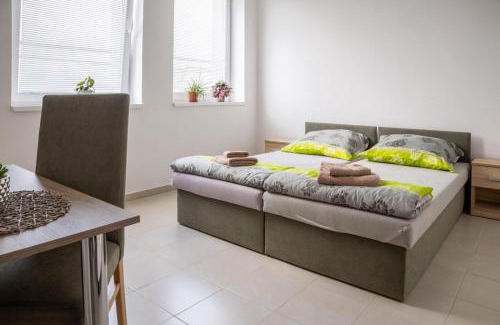 Tovarniky Apartment | Family-Friendly Stay at Motorest Farmárik - Rated 8.1/10