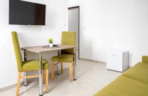 Tovarniky Apartment | Family-Friendly Stay at Motorest Farmárik - Rated 8.1/10