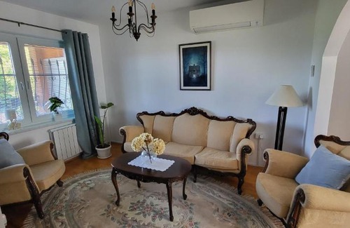 Tuzla Apartment | Delightful Mott Residence: Child-Friendly with Hot Tub