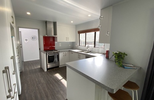Motuoapa Cottage | Idyllic Motuoapa Bay Chalets: Family-Friendly Retreat