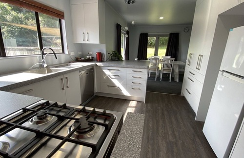 Motuoapa Cottage | Idyllic Motuoapa Bay Chalets: Family-Friendly Retreat