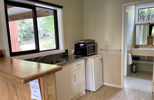 Motuoapa Cottage | Idyllic Motuoapa Bay Chalets: Family-Friendly Retreat