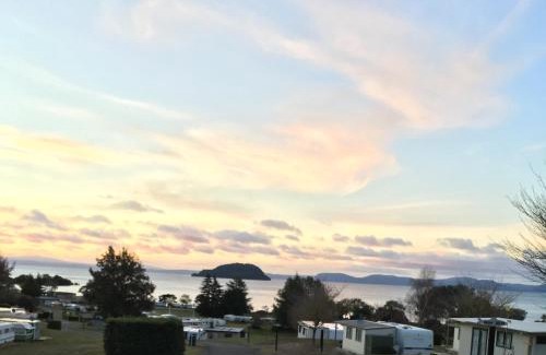 Motutere Resort | Discover Motutere Bay Holiday Park: Family-Friendly Getaway