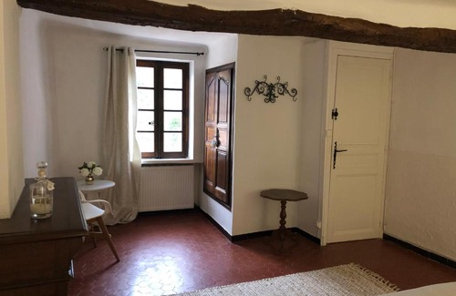 Vins-sur-Caramy Bed & Breakfast | Relaxing Stay at Moulin à huile with Pool & Hot Tub
