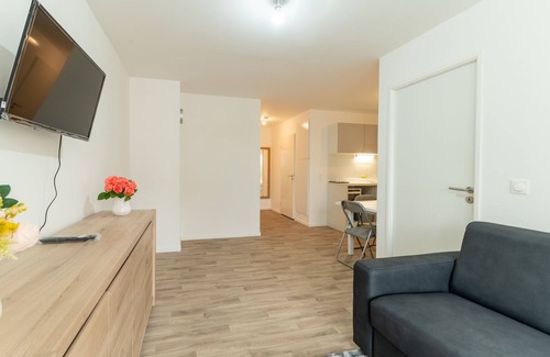 Bondy Apartment | Convenient Moulin à Vent Nord: 20 Min from Paris