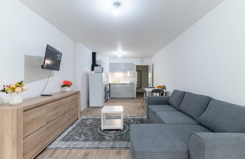 Bondy Apartment | Top-Rated Moulin à Vent Sud: Family-Friendly Getaway Near Paris