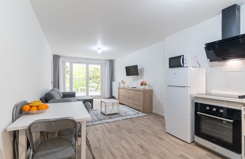 Bondy Apartment | Top-Rated Moulin à Vent Sud: Family-Friendly Getaway Near Paris