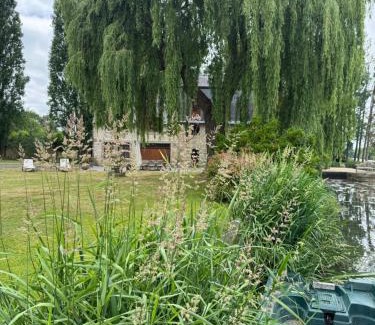 Parce-sur-Sarthe House | Experience the Beauty of Moulin d'Ignières by the Ocean