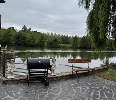 Parce-sur-Sarthe House | Experience the Beauty of Moulin d'Ignières by the Ocean