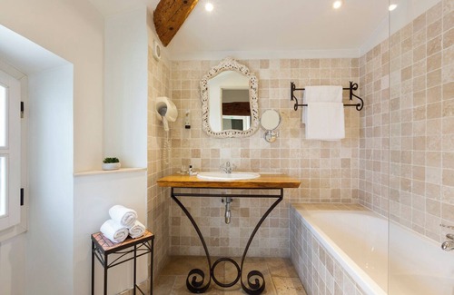 Pont Royal Hotel | Relax at Moulin de Vernègues Hôtel & Spa with Top Amenities