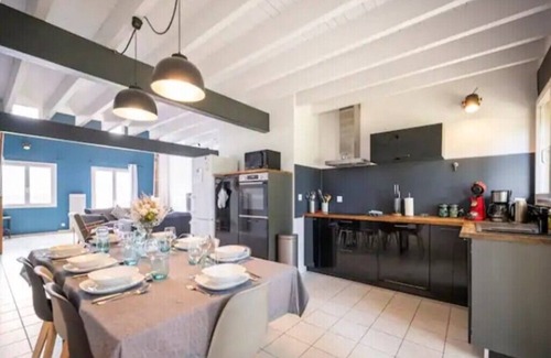Saint-Genes-de-Castillon House | Charming Stone House Getaway Near St Emilion with Pool