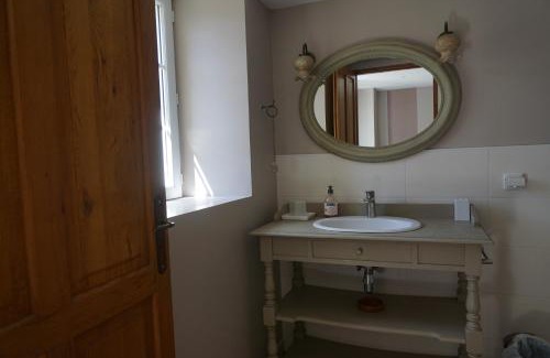 Saint-Genes-de-Castillon House | Beautiful Moulin Notre Dame: Oceanfront Bliss Awaits