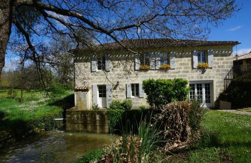 Saint-Genes-de-Castillon House | Beautiful Moulin Notre Dame: Oceanfront Bliss Awaits