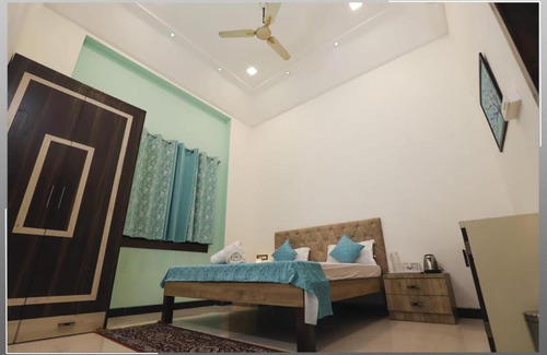 St.Stanislaus Villa Villa | Discover Mount Bliss Villa with Pool & Pet-Friendly Perks
