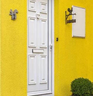 Tinnahinch Ski Chalet | Pet-Friendly Retreats at Mount Brandon Cottages, Graiguenamanagh