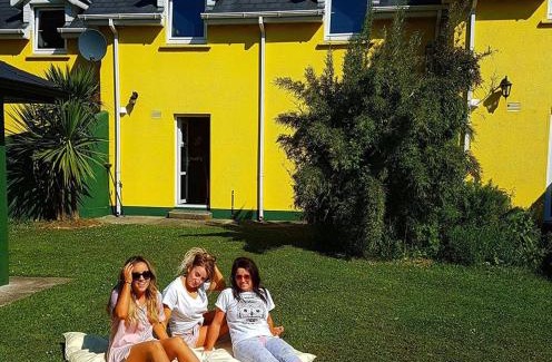 Tinnahinch Ski Chalet | Pet-Friendly Retreats at Mount Brandon Cottages, Graiguenamanagh