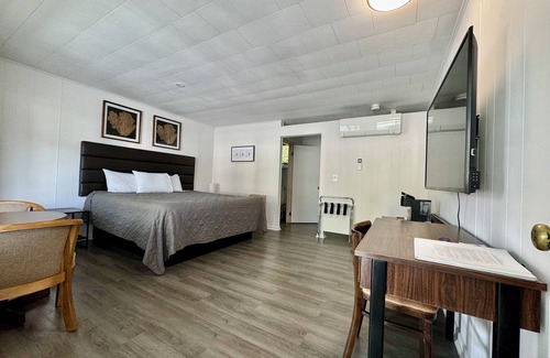 Lincoln Hotel | Inviting Mount Coolidge Motel: Pool, Spa & Family Friendly