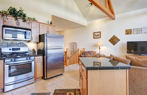 Estes Park Condo | Guest Rated: 9.8! Mount Enentah Condo with Lake Views