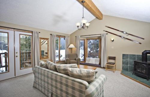 Spray Valley Provincial Park Cabin | Experience Mount Engadine Lodge: Pet-Friendly Retreat!
