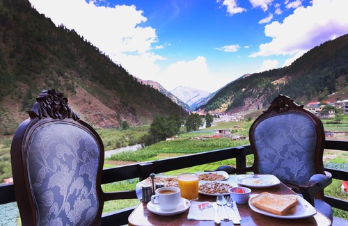 Kohistan Hotel | Discover Mount Feast Hotel: Family-Friendly & Accessible Stay