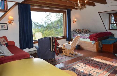 Sheffield House | Cozy Mount Harmony Farm Guest House with Ocean Views