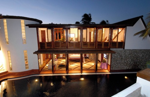 Lance aux Epines House | Mount Hartman Bay Estate-Beach House:Luxury 4 bedrooms with private beach & dock