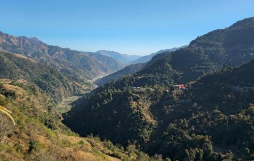 Kandaghat House | Pet-Friendly Getaway at Mount Heaven with Breakfast Included