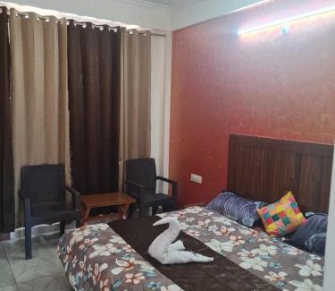 Kandaghat House | Pet-Friendly Getaway at Mount Heaven with Breakfast Included
