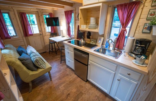 Mount Hood Village House | Cozy Retreat at Mount Hood Village: Tiny House with Hot Tub