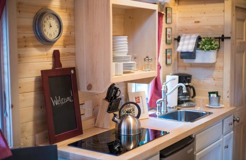 Mount Hood Village House | Cozy Retreat at Mount Hood Village: Tiny House with Hot Tub