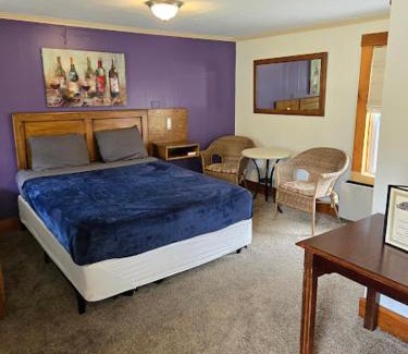 Randolph Hotel | Scenic Mount Jefferson View with Pool and Oceanfront Access