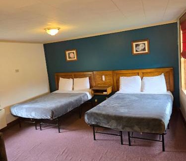 Randolph Hotel | Scenic Mount Jefferson View with Pool and Oceanfront Access