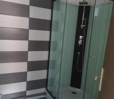 La Fere Apartment | Pet-Friendly Mount Lavinia: Ideal for Families and Travelers