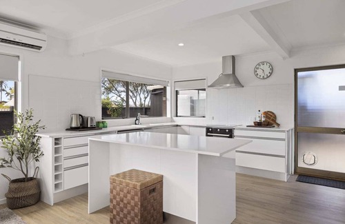 Omanu House | Oceanfront Retreat at Waitui Wonder - A Cozy Escape