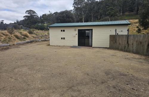 Mount Rumney House | Relax at Mount Rumney Escapes - Pet-Friendly Retreat