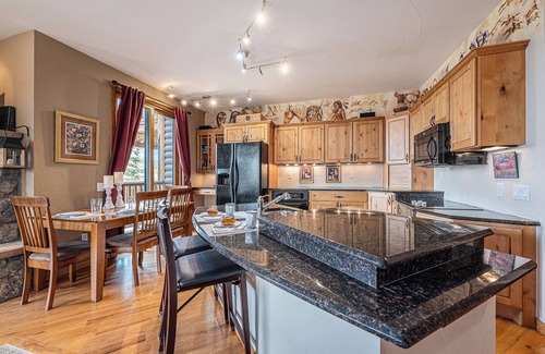 Estes Park Condo | Experience Mount Stratus at Marys Lake with Pool & Spa