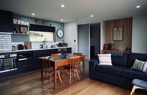 Marrawah Cabin | Ideal Mount View Accommodation with Ocean Views in Marrawah