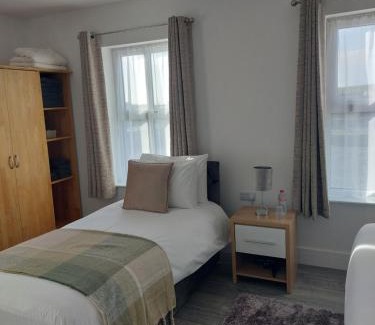 Doolin House | Guest Rated: Mountain Aven Guest House with Family-Friendly Amenities