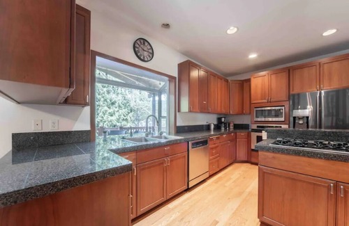 Renton House | Mountain Base Getaway: 10/10 Stay near Seattle & Bellevue