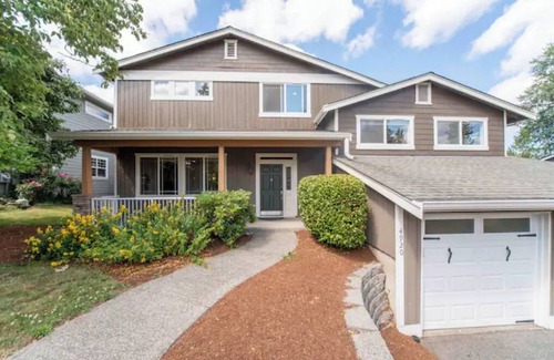 Renton House | Mountain Base Getaway: 10/10 Stay near Seattle & Bellevue