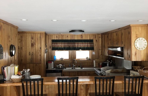 East Burke House | Ideal Retreat for Mountain Bikers with Pool & Family Amenities