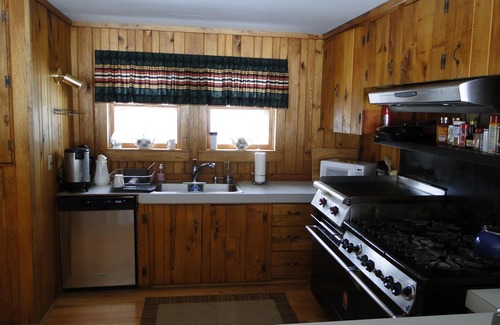 East Burke House | Ideal Retreat for Mountain Bikers with Pool & Family Amenities