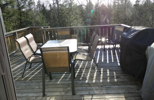 East Burke House | Ideal Retreat for Mountain Bikers with Pool & Family Amenities