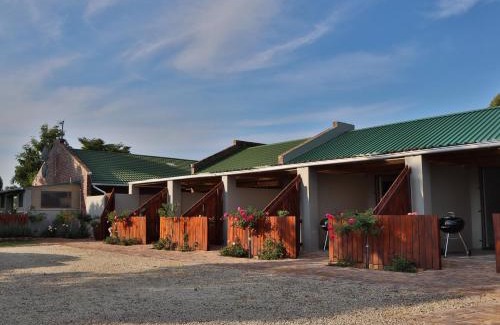 Witelsbos Ski Chalet | Serene Mountain Breeze Log Cabins - Pet Friendly Retreat