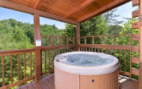 Gatlinburg - Pigeon Forge Villa | Mountain Breeze