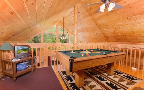 Gatlinburg - Pigeon Forge Villa | Mountain Breeze
