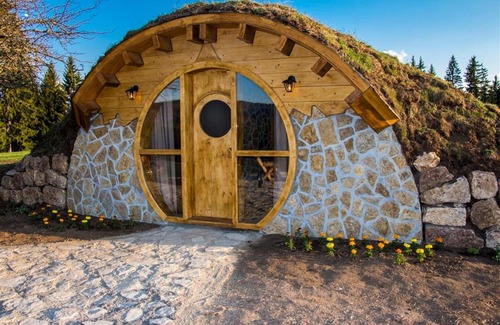 Milici Cabin | Enchanting Mountain Bungalows & Hobbit House - Jazavčije Rupe
