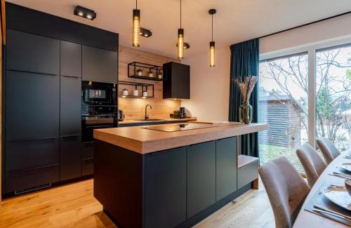 Sankt Lorenzen ob Murau House | Experience Oceanfront Bliss at Mountain Chalet Luxx